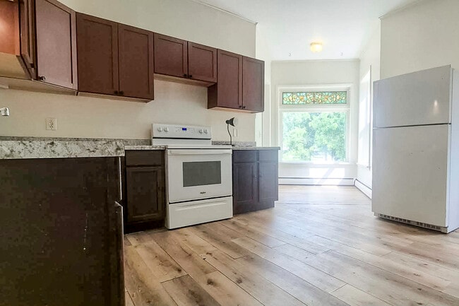 Building Photo - 415 Avenue E Unit 3