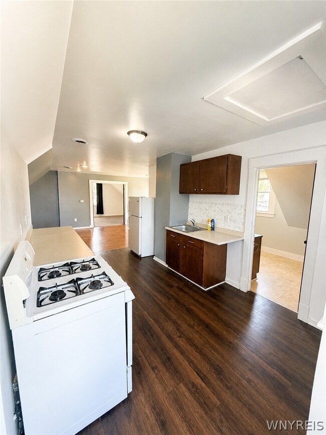 Photo - 85 Klas Ave
