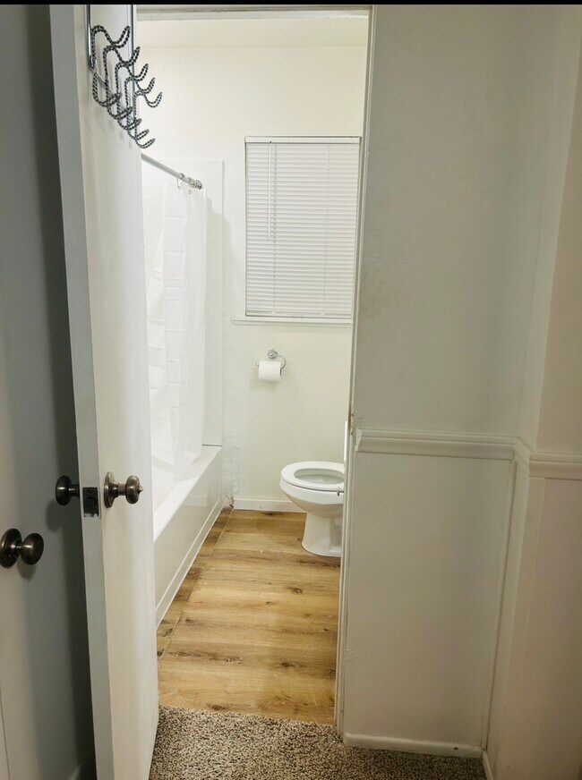 Photo - 628 Booth Way