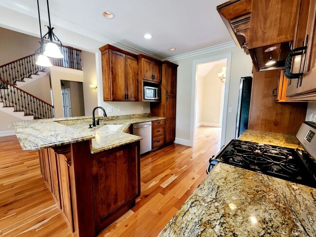 Photo - 5 bed/3.5 bath home on Lakeview Golf Resort - Available NOW