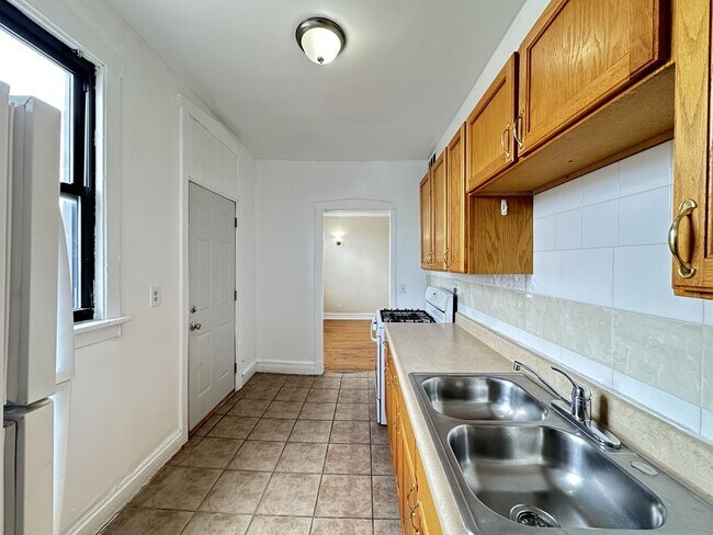 Photo - 1670 W Pratt Blvd Unit 4