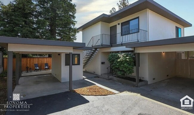 Building Photo - Modern Downstairs 2-Bedroom Unit 530 3rd Street West