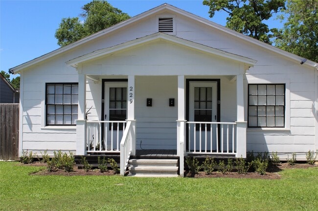 Building Photo - 229 Neyland St