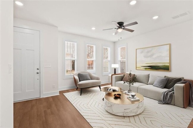 Photo - 195 W Lake Ave NW