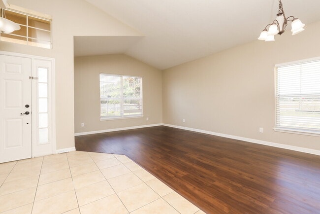 Photo - 2101 Woodsedge Dr