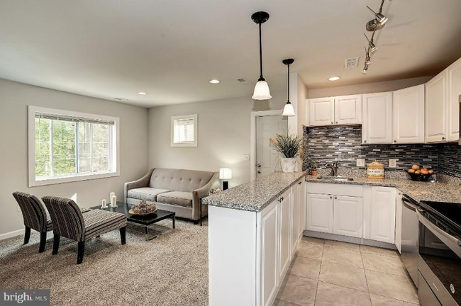 Photo - 319 Burns St SE