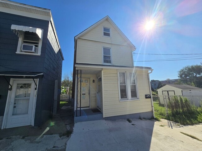 Building Photo - 510 Reynolds St