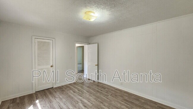 Photo - 140 Realty St