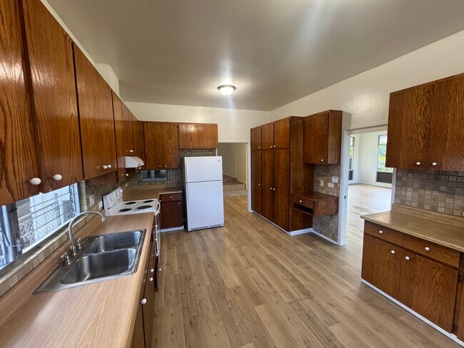 35 Country Club Rd