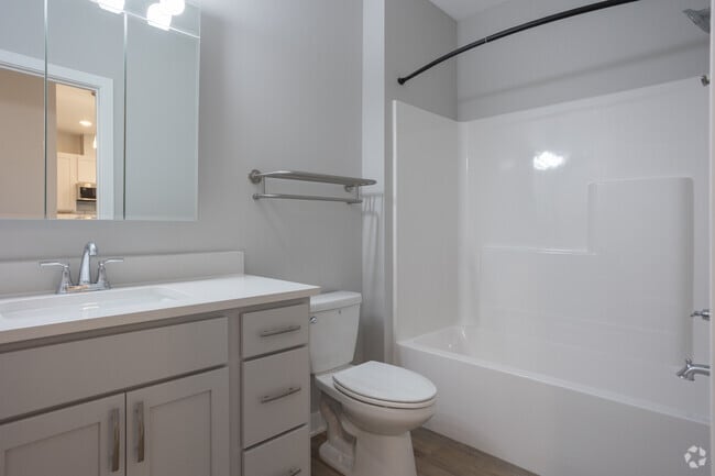 2BR, 2BA - 858SF - Bathroom 1