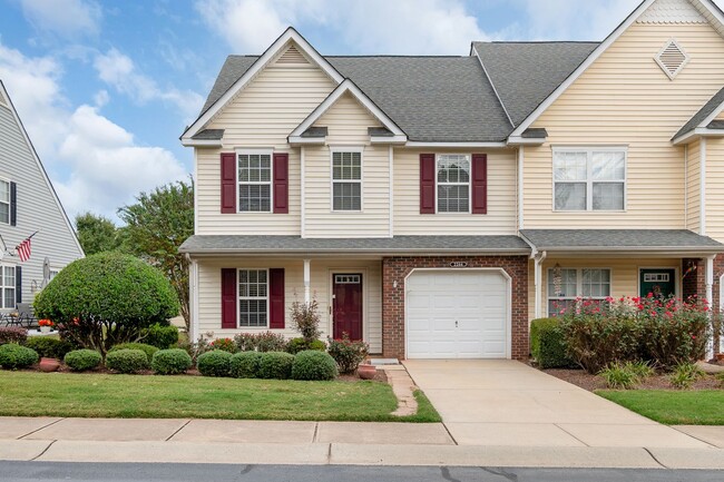 Building Photo - Meticulously Maintained End-Unit Townhome ...