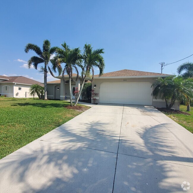 Building Photo - Your Florida Oasis Awaits Rental
