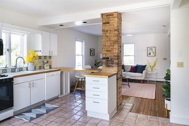 Photo - 128 Holworthy St Unit 1