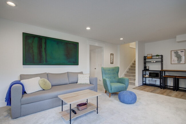 Building Photo - 603 Cornell Dr