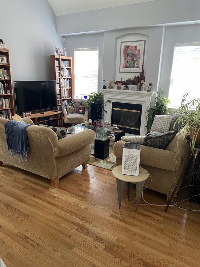 Photo - 2078 Red Oak Cir