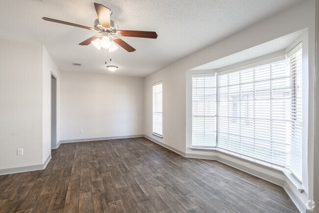 2BR, 2BA - 1,453SF