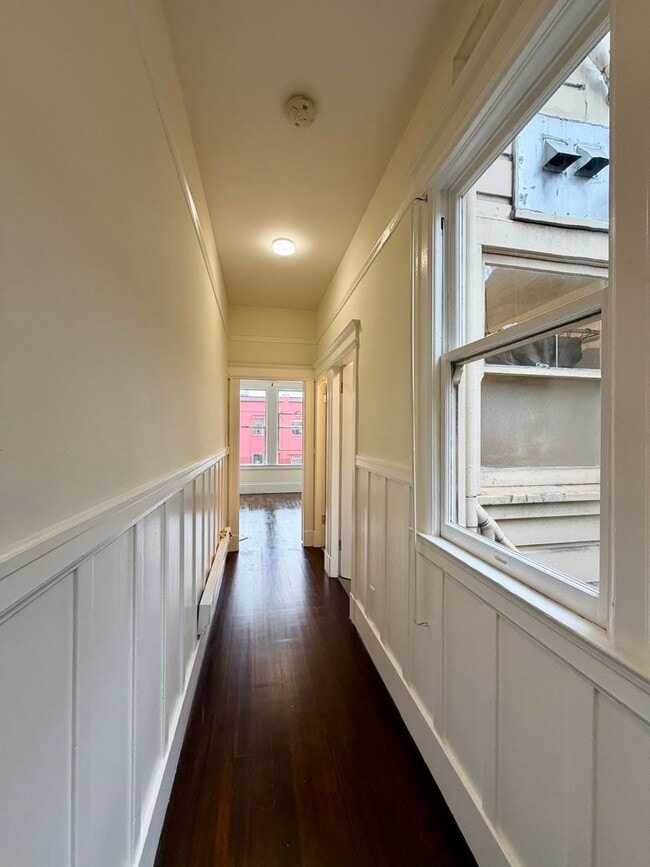 225 9th St