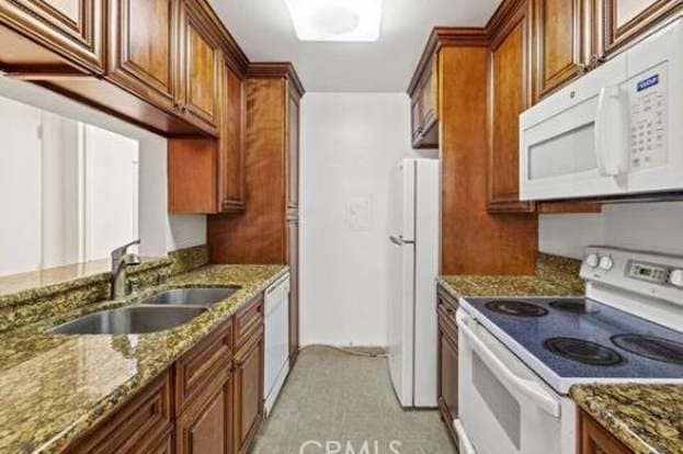 Building Photo - 5460 White Oak Ave Unit A318
