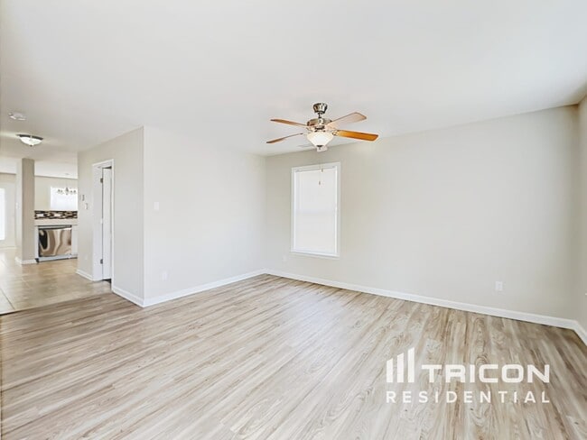 Photo - 806 Littleton Dr