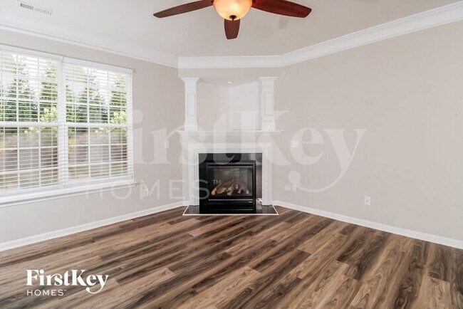 Photo - 749 Spinning Wheel Point