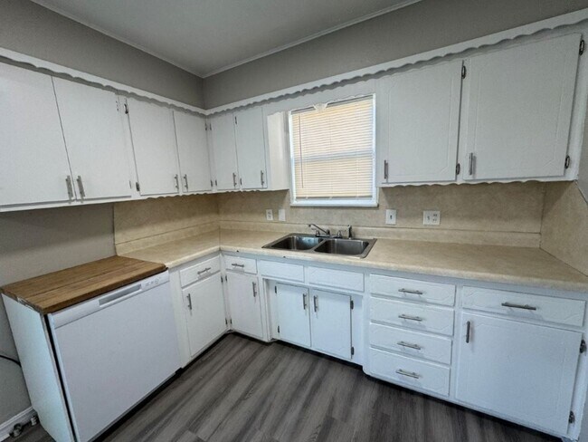 Photo - all Brand New 4 bed 1 bath converted garage, deck in back , large backyard in MWC!
