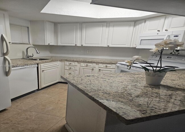 Building Photo - 8245 Lake Dr Unit 304