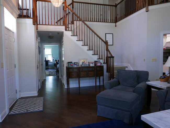 Foyer - 8 Meadowbrook Club Way