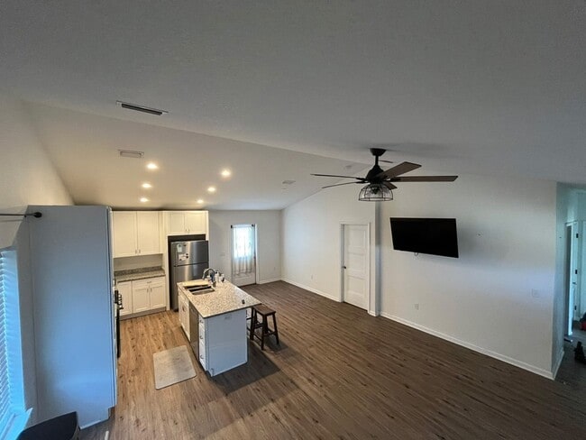 Photo - 104 Monroe Ct