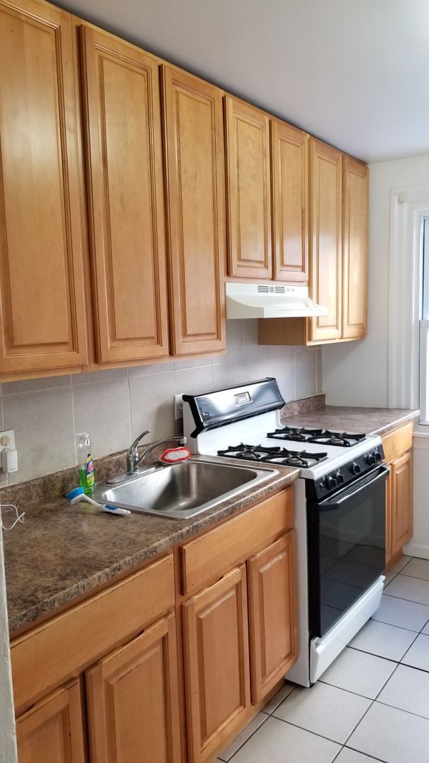 Photo - Immaculate Unit - Oak Lane