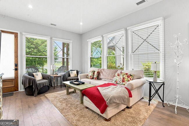 Photo - 170 Heatherden Ave