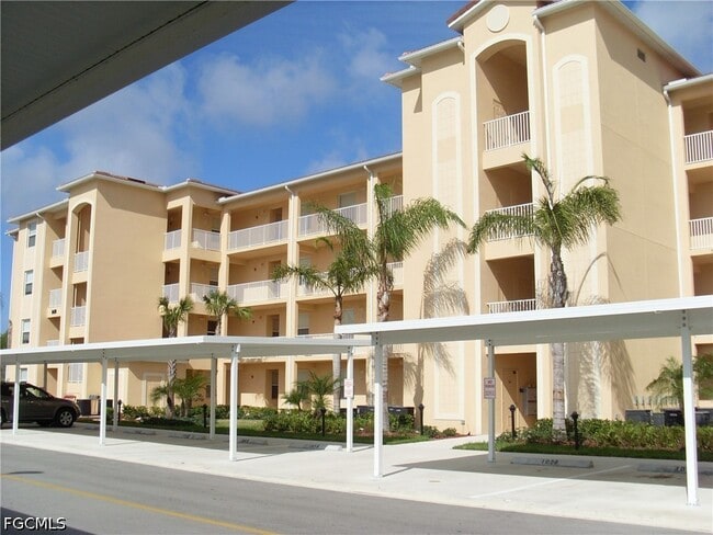 Building Photo - 8470 Kingbird Loop Unit 1020