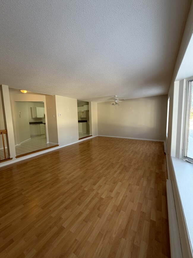 Building Photo - 2 chambres + 1 stationnement inclus - Rue de la Futaie, Gatineau Unit 28-06