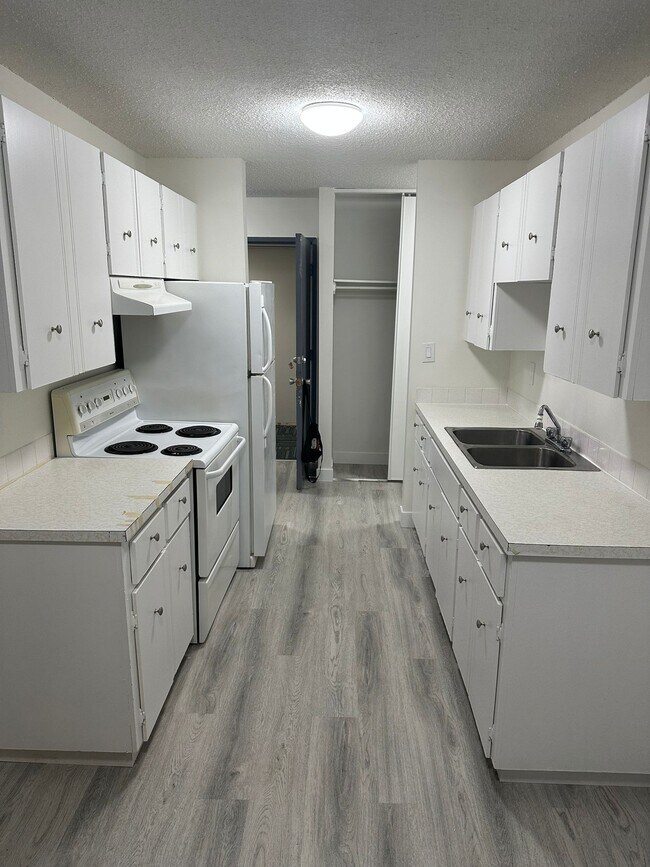 Building Photo - 4507-144 44 Ave Unit 103