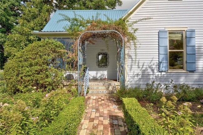 Photo - 101 Short St