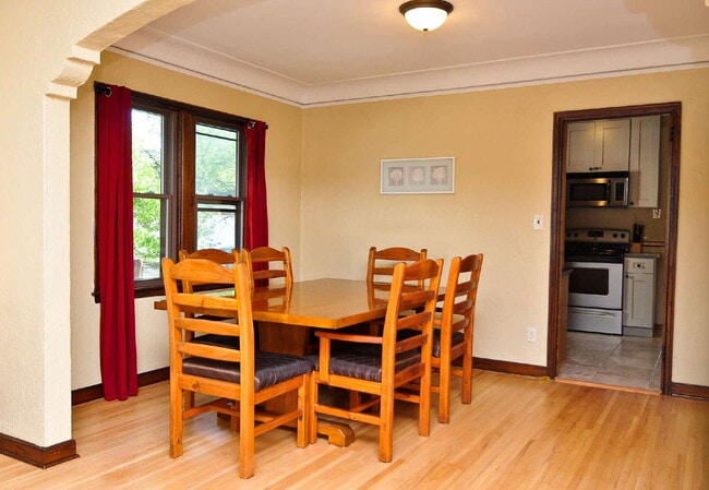 Photo - Spacious 3-Bed Duplex with Garage and 2 bathrooms in Minneapolis! Unit A