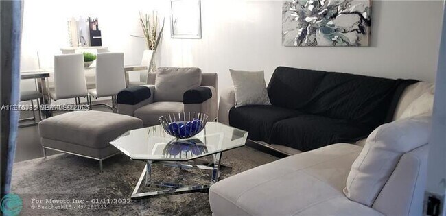 Photo - 301 NE 14th Ave Unit 202