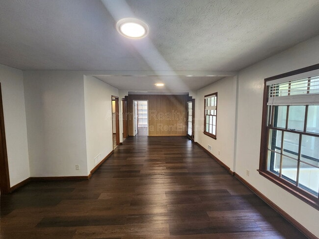 Photo - 3341 Rae Pl SW