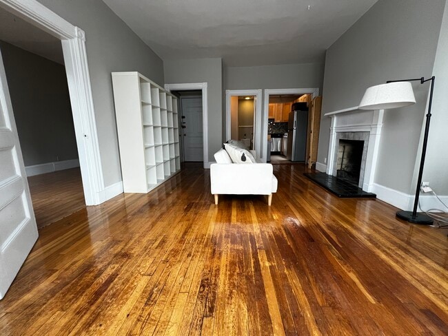 Building Photo - 869 Beacon St Unit 9 Rental