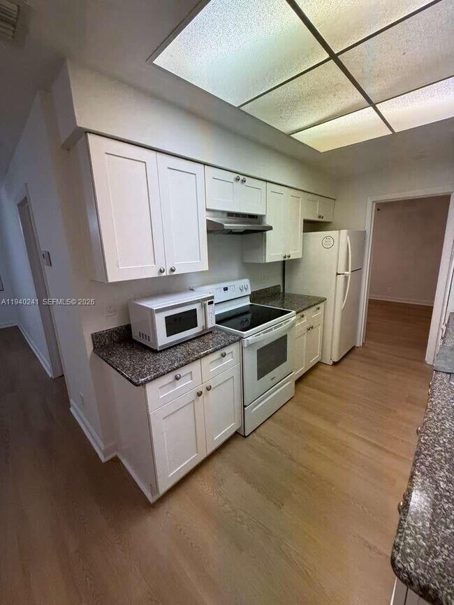 Building Photo - 1221 NW 5th Ave Unit 1 front