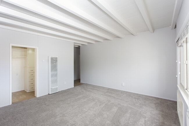 Building Photo - Rare Studio in La Jolla Village with Onsit... Unit 7427-3 Rental