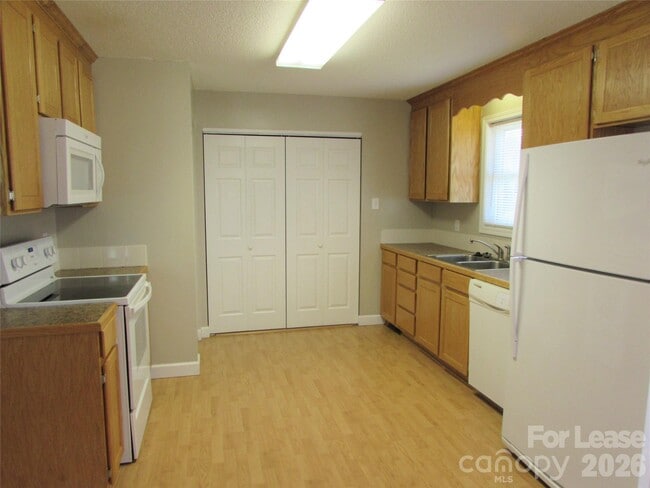 Photo - 371 West Ave