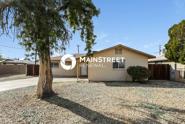 Building Photo - 4 Bedroom Pet-Friendly Home in Phoenix, AZ with Main Street Renewal