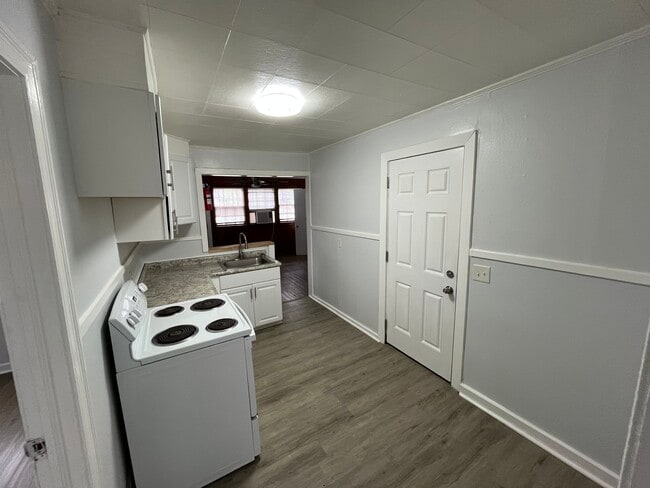 Photo - 521 Launcelot Rd