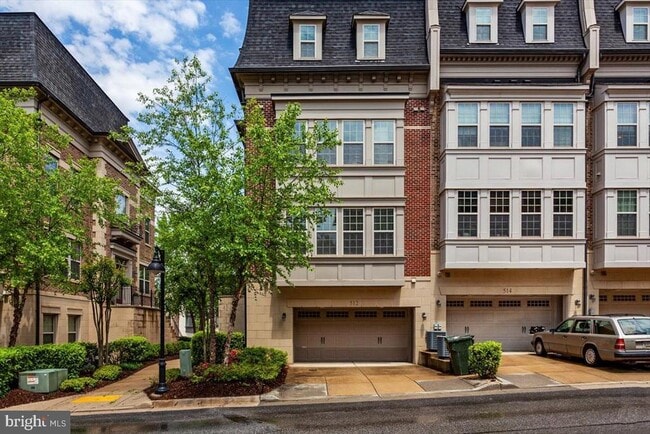 Photo - 512 Rampart Way