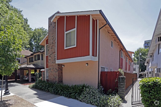 2524 I St