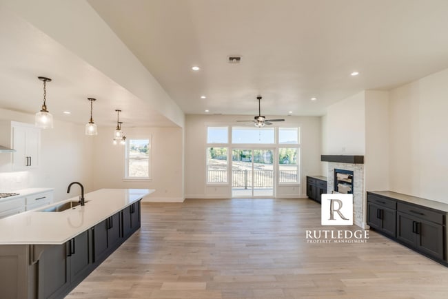 Photo - East Medford Cedar Links Living
