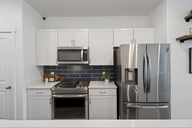 Photo - 3 Bed/3 Bath Townhouse in Saratoga Springs