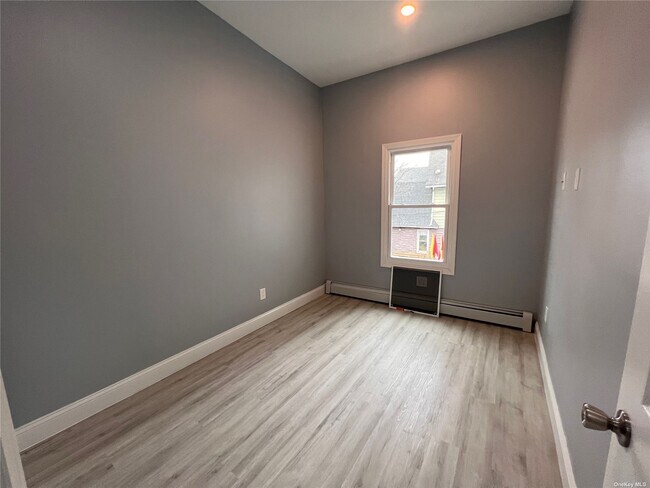 Photo - 104-63 Atlantic Ave