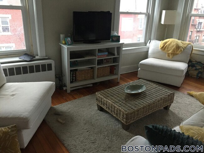 Building Photo - 435 Hanover St