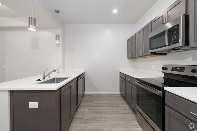 1BR, 1BA - 710SF - Kitchen - Cameo Flats